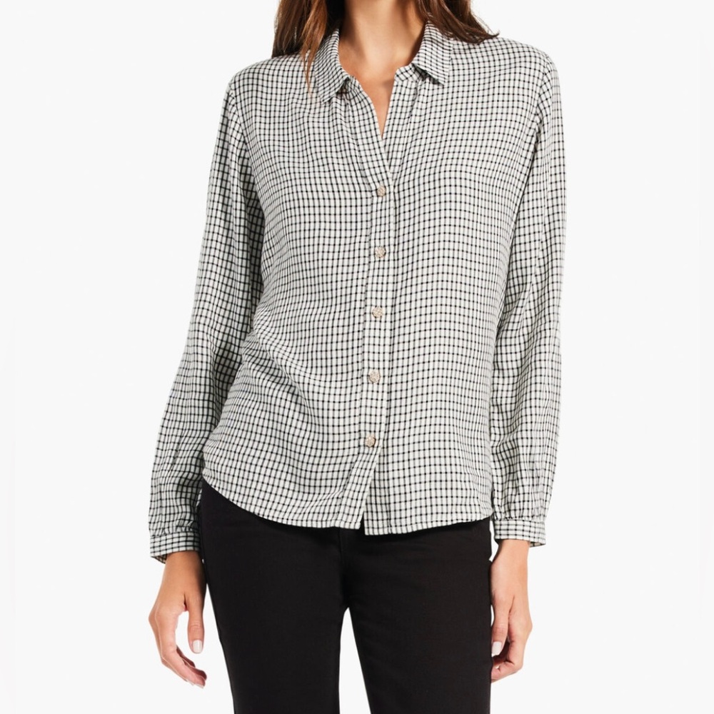 NWT Nic and Zoe Femme Plaid Shirt with bling  Buttons on shirt.  Notched Collar